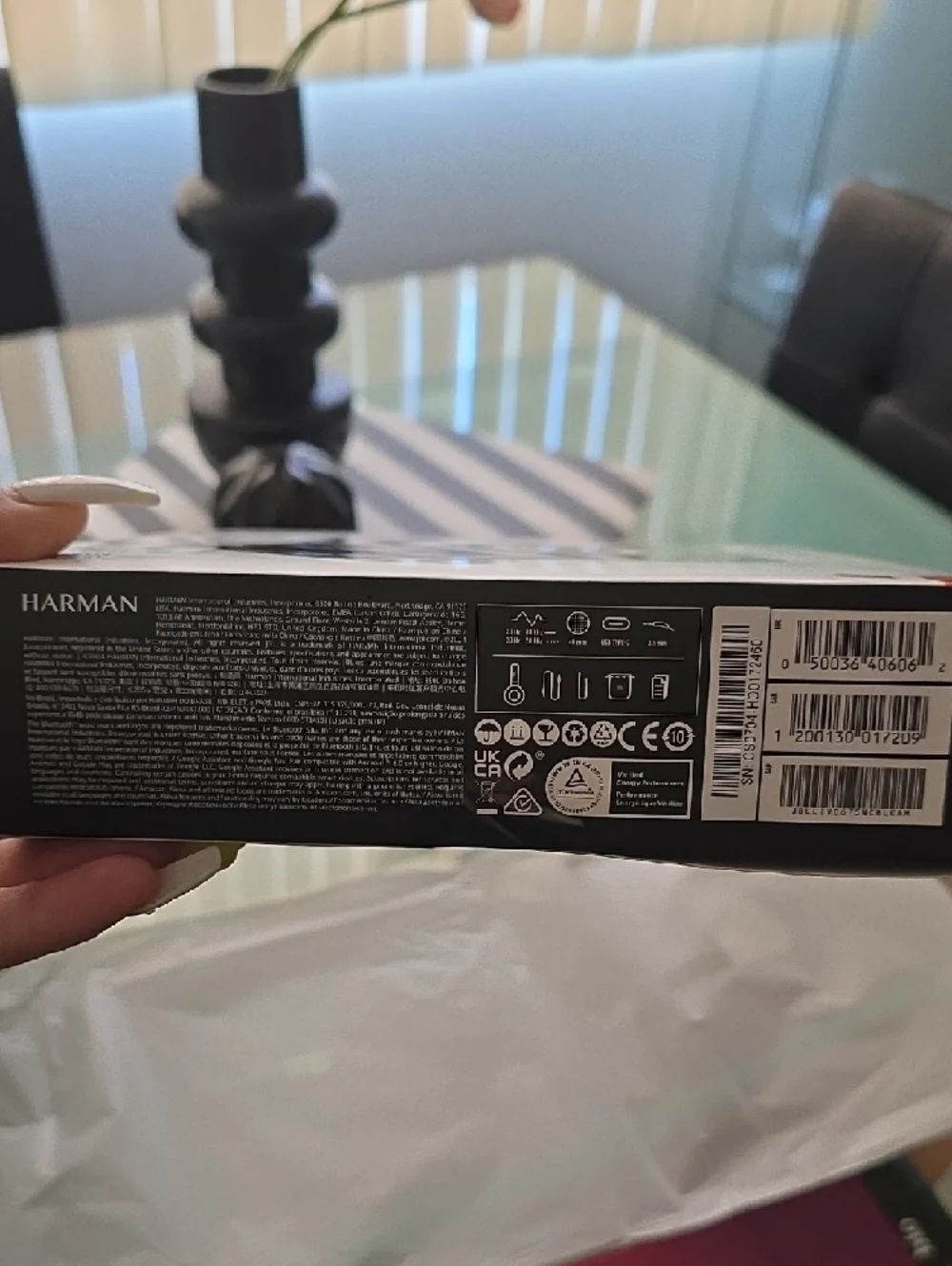 JBL Live 675 Over-Ear Headphones — Black - Picture 2 of 5